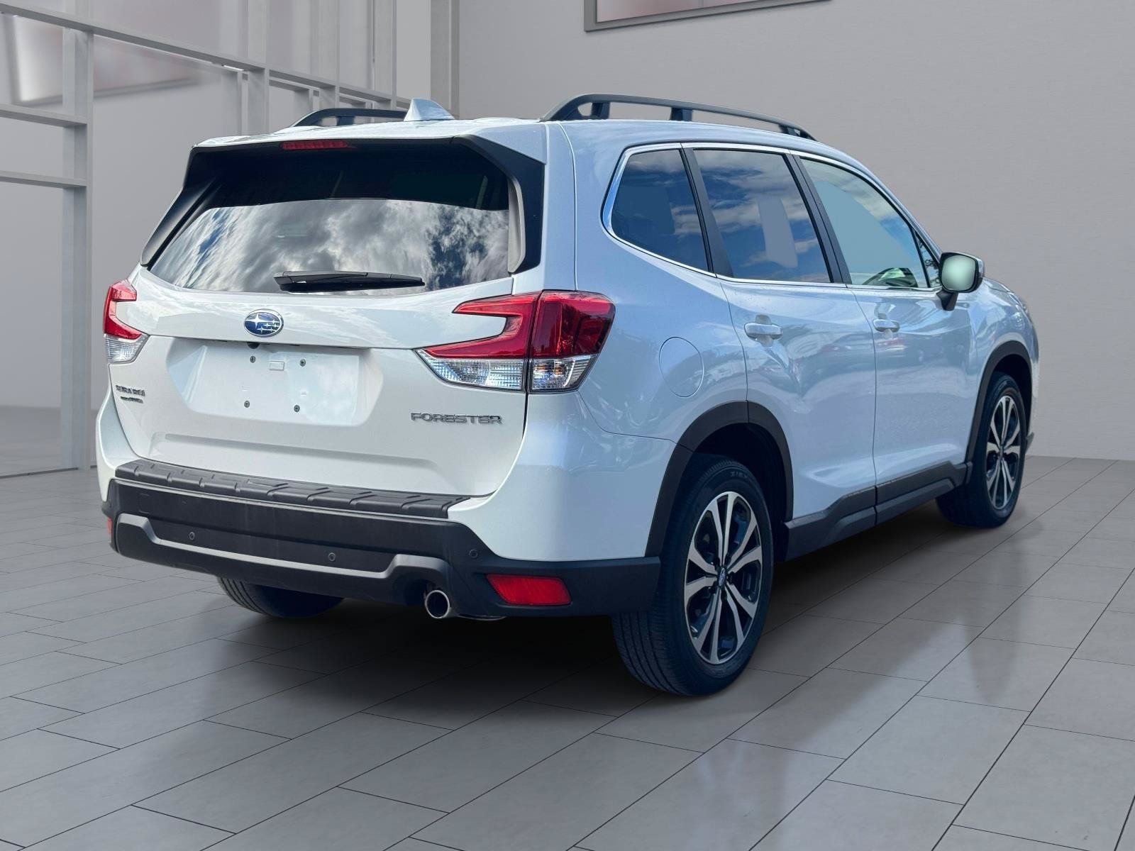 Used 2022 Subaru Forester Limited AWD/4WD image 6