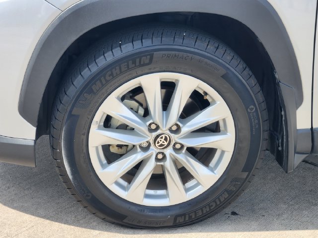 Certified 2024 Toyota Corolla Cross LE w/ Moonroof Package FWD image 10