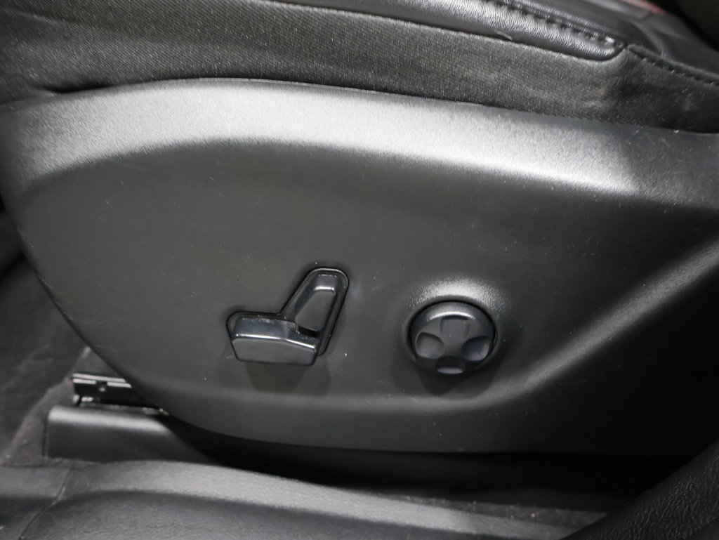 Used 2019 Jeep Cherokee Trailhawk w/ Cold Weather Group AWD/4WD image 12