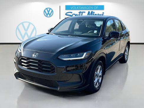 Used 2023 Honda HR-V LX image 3