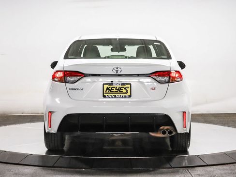 Certified 2024 Toyota Corolla SE w/ SE Premium Package FWD image 3