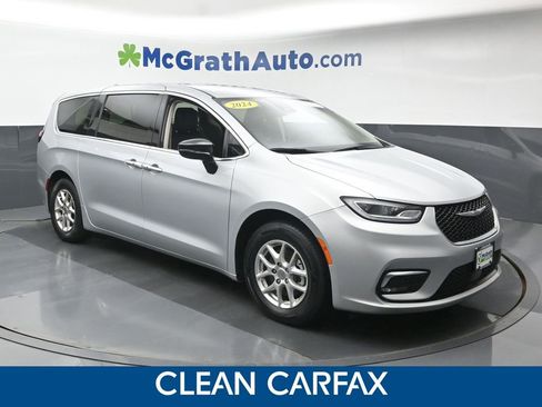 Used 2024 Chrysler Pacifica Touring-L image 2