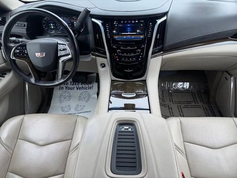 Used 2019 Cadillac Escalade Luxury image 20