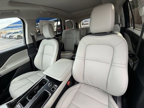 New 2026 Lincoln Aviator 2WD image 21