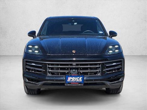 Used 2024 Porsche Cayenne image 2