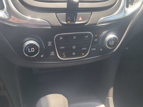 Used 2022 Chevrolet Equinox LT FWD image 22