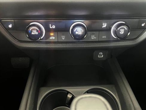 Used 2025 Honda HR-V Sport image 14