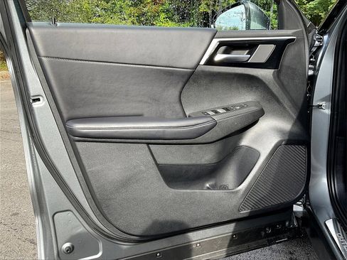 Used 2024 Mitsubishi Outlander SE image 9