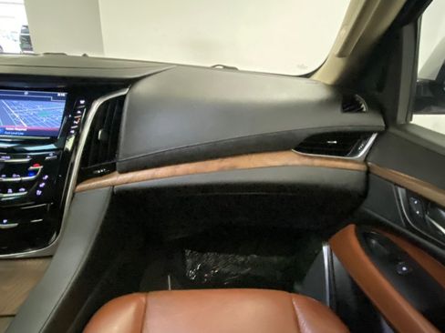 Used 2019 Cadillac Escalade Luxury image 26
