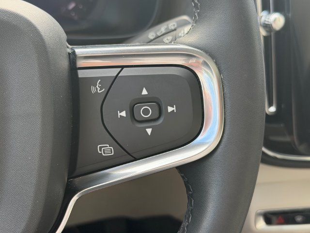 Certified 2024 Volvo XC40 B5 Plus AWD/4WD image 31
