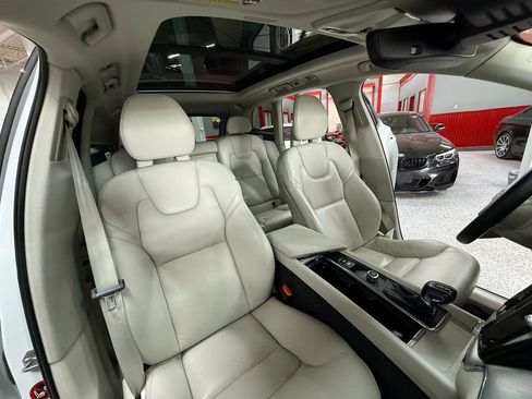 Used 2018 Volvo XC60 T6 Momentum w/ Advanced Package image 21