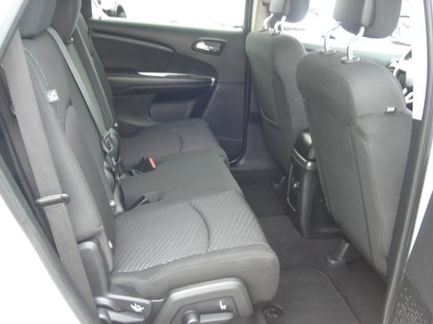 Used 2017 Dodge Journey SE w/ Flexible Seating Group image 16