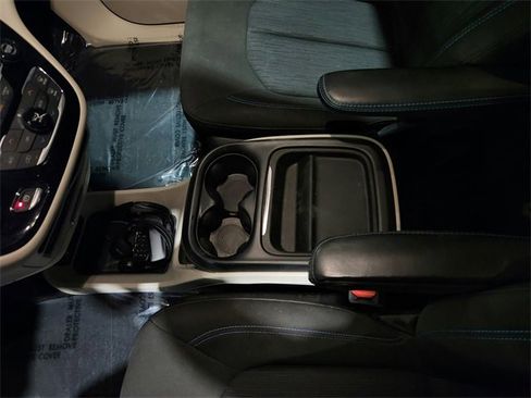 Used 2021 Chrysler Pacifica Touring w/ Uconnect Theater Family Group image 12