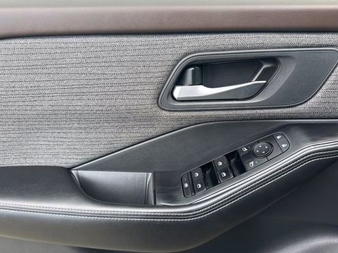 Used 2022 Nissan Rogue SV FWD image 13