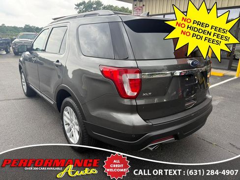 Used 2018 Ford Explorer XLT image 5