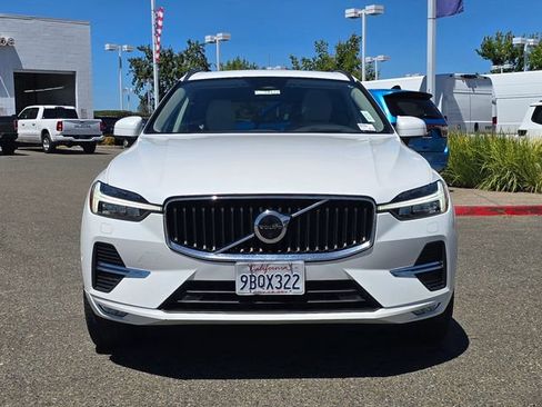 Used 2022 Volvo XC60 B5 Momentum AWD/4WD image 2