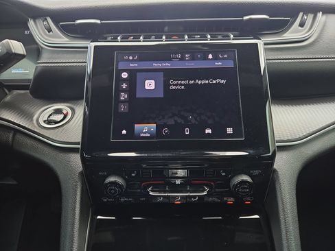 Used 2024 Jeep Grand Cherokee L Altitude RWD image 17