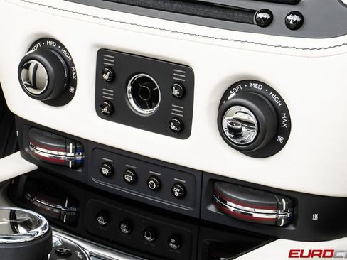 Used 2018 Rolls-Royce Dawn image 29