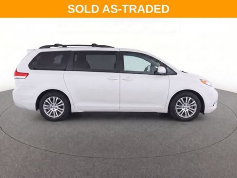 Used 2012 Toyota Sienna XLE w/ Entertainment Pkg FWD image 10