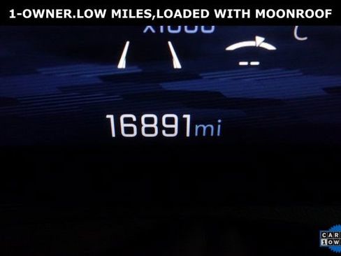 Used 2024 Chevrolet Traverse RS image 17