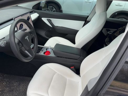 Used 2022 Tesla Model Y Performance AWD/4WD image 5