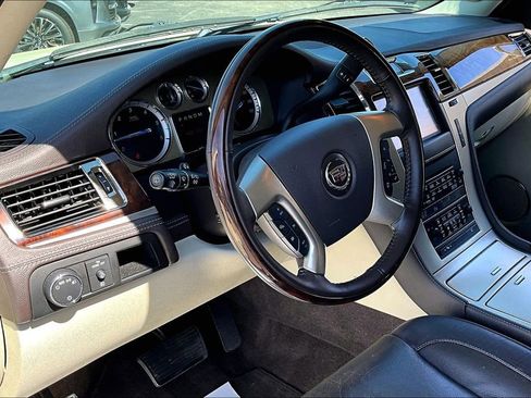 Used 2014 Cadillac Escalade Platinum image 16