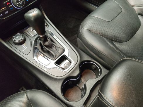 Used 2019 Jeep Cherokee Limited AWD/4WD image 26