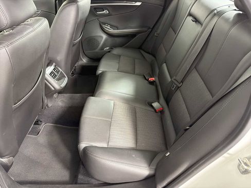 Used 2019 Chevrolet Impala LT FWD image 18