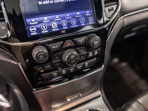 Used 2019 Jeep Grand Cherokee Limited AWD/4WD image 28
