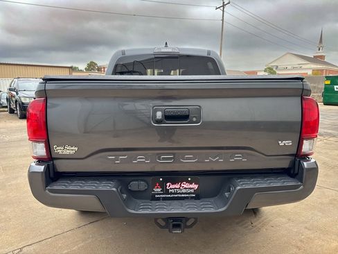 Used 2022 Toyota Tacoma SR5 w/ Technology Package RWD image 5