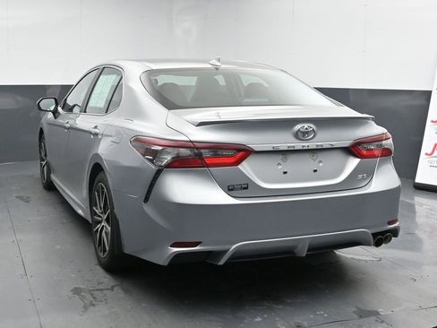 Used 2021 Toyota Camry SE image 6