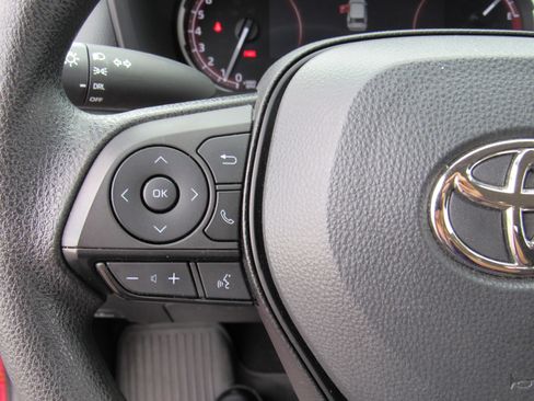 Used 2023 Toyota RAV4 LE AWD/4WD image 18