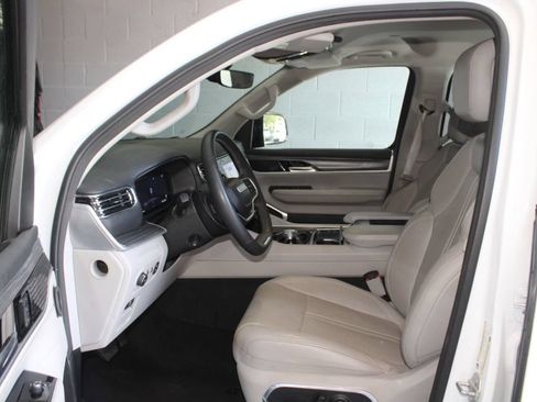 Used 2024 Jeep Wagoneer L Series II RWD image 14