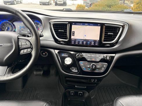Used 2019 Chrysler Pacifica Touring-L w/ Advanced Safetytec Group image 27