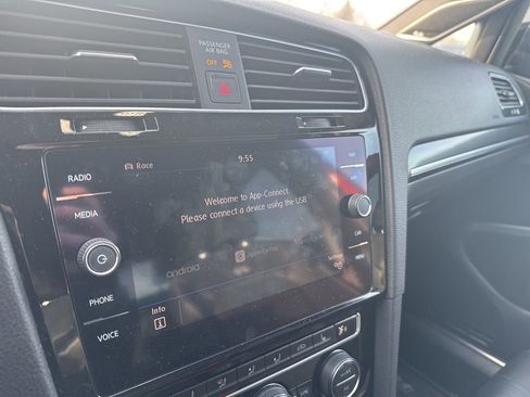 Used 2019 Volkswagen Golf R 4-Door image 14