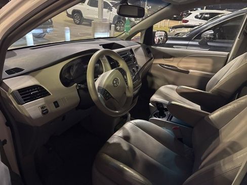 Used 2011 Toyota Sienna LE image 5