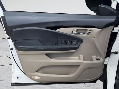 Used 2019 Honda Pilot Touring image 14