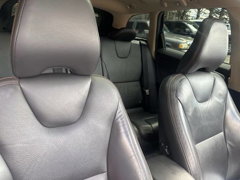 Used 2010 Volvo XC60 T6 image 18