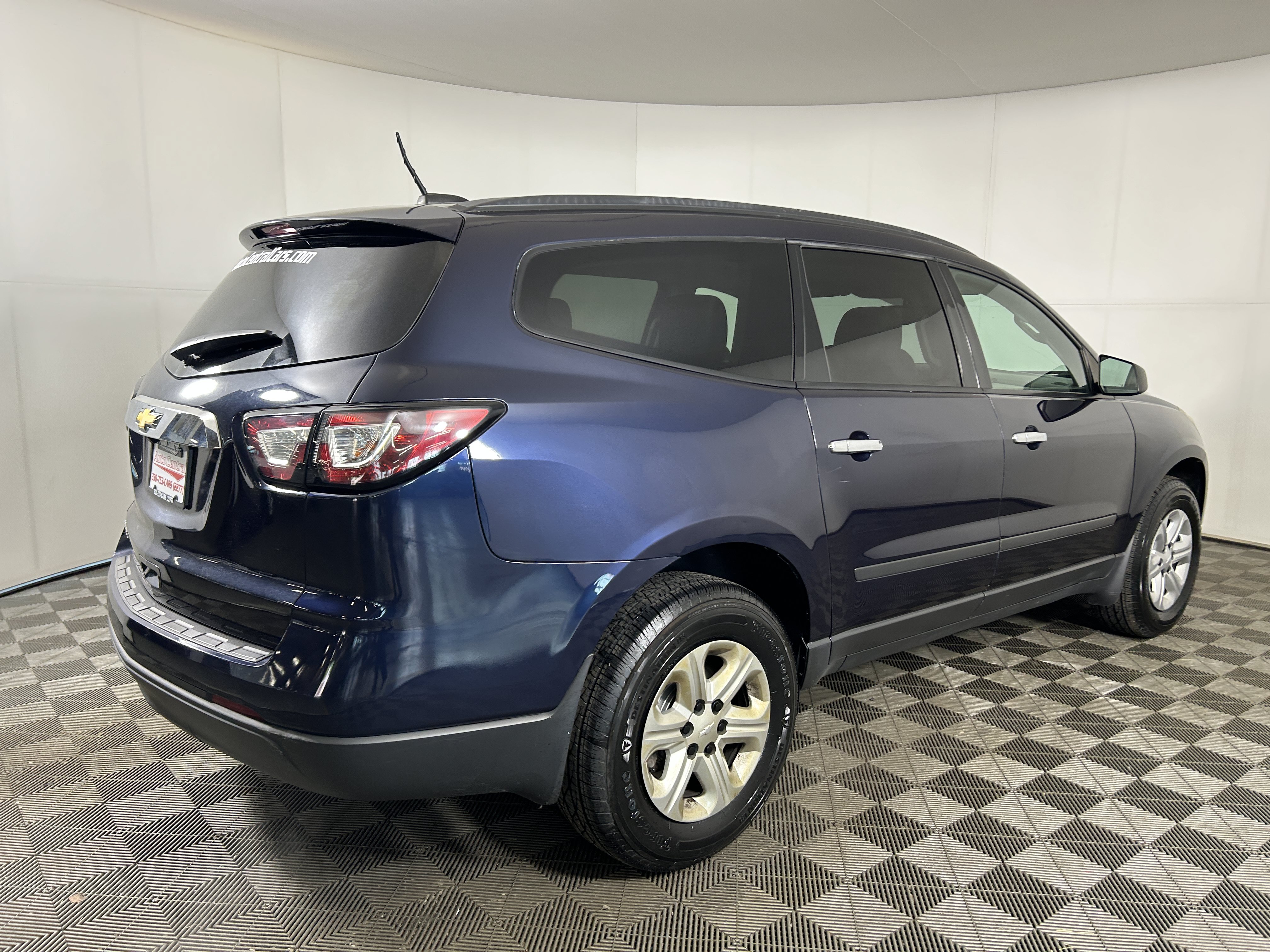 Used 2017 Chevrolet Traverse LS FWD image 5
