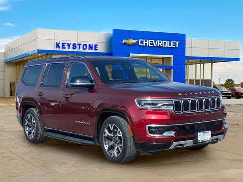 Used 2024 Jeep Wagoneer Series III AWD/4WD image 1