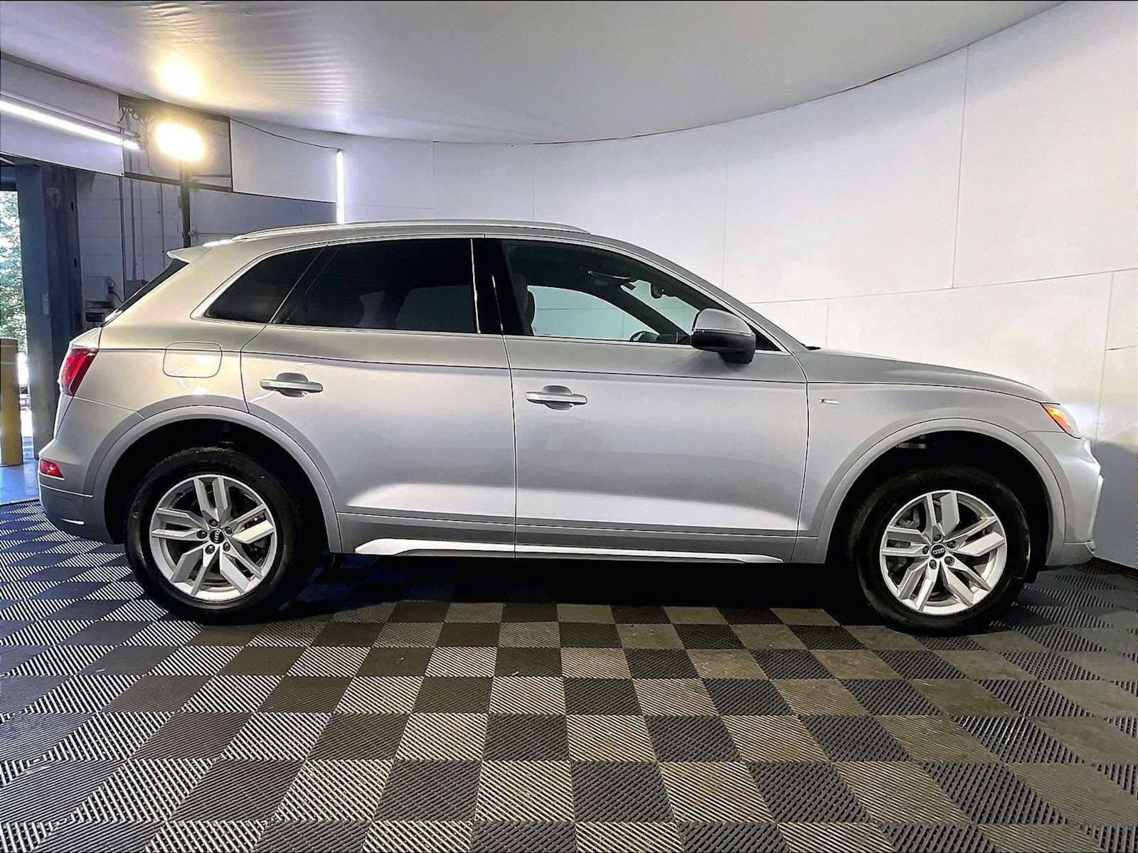 Used 2022 Audi Q5 2.0T Premium w/ Convenience Package AWD/4WD image 8