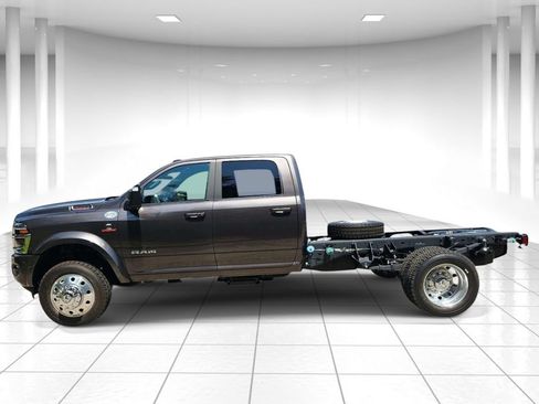 New 2026 RAM 4500 4x4 Crew Cab DRW w/ Laramie Trim Package image 6