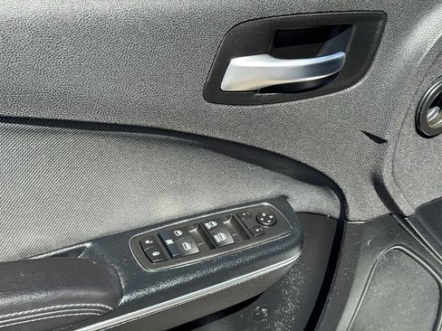 Used 2018 Dodge Charger SXT RWD image 28