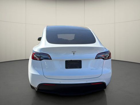 Used 2021 Tesla Model Y Long Range image 6