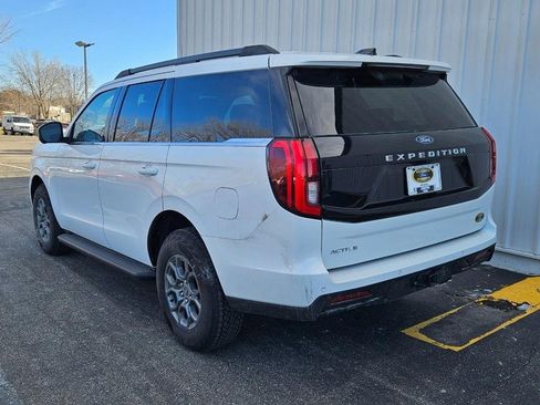 New 2025 Ford Expedition Active image 4