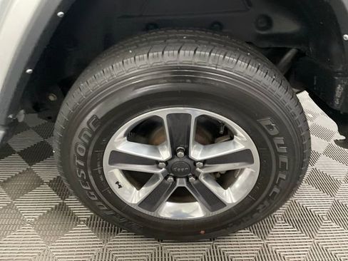 Used 2022 Jeep Wrangler Unlimited Sahara image 25