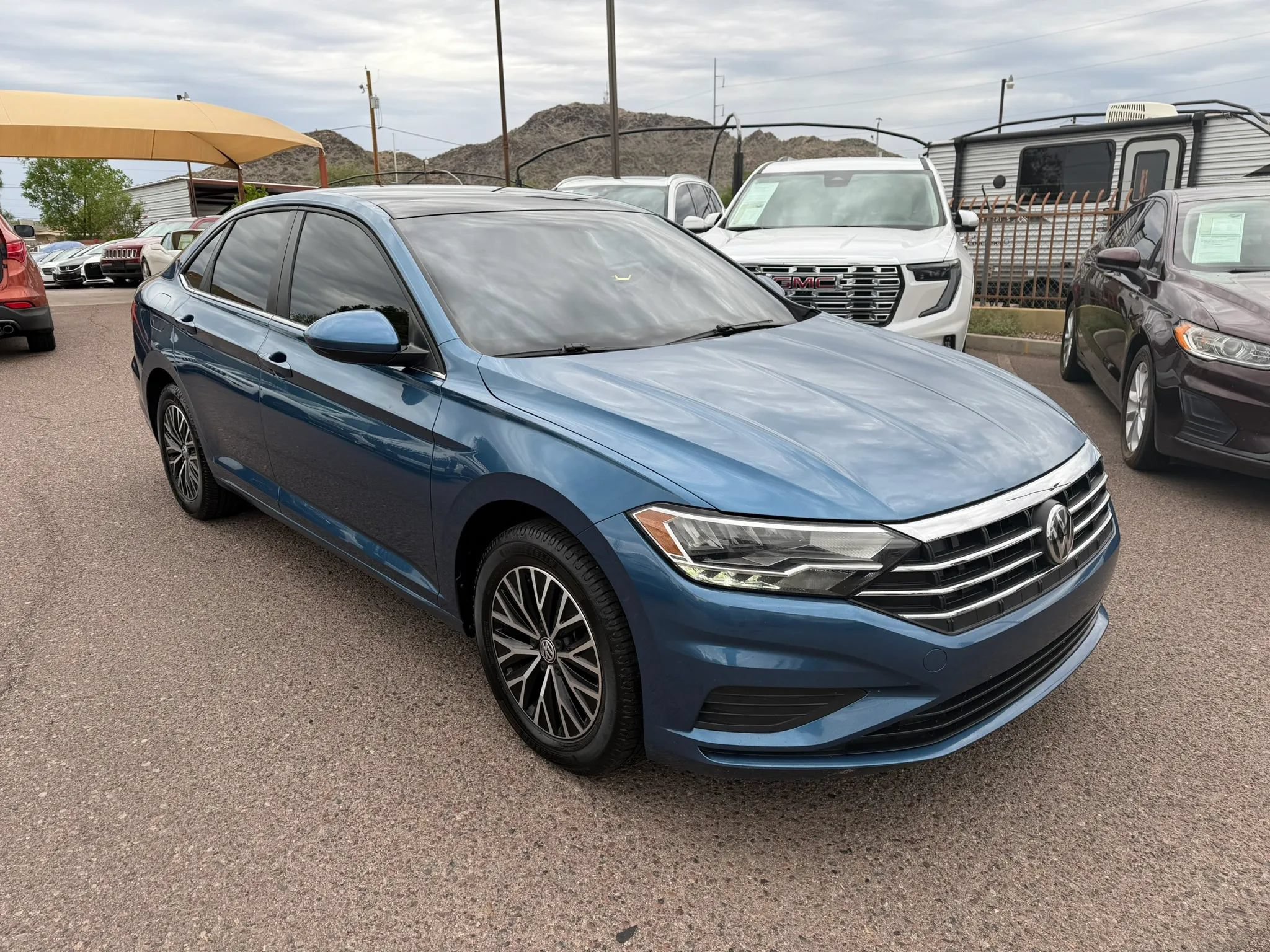 Used 2020 Volkswagen Jetta SE w/ SE Cold Weather Package FWD image 3