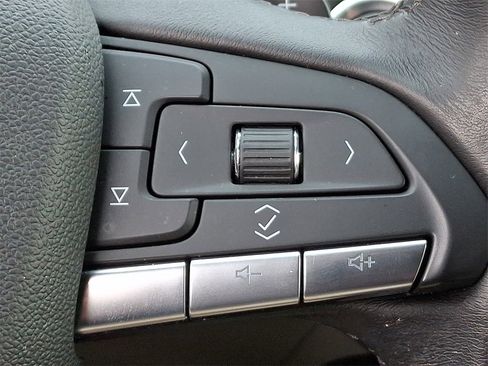 Used 2023 Cadillac XT4 Luxury w/ Cold Weather Package image 19