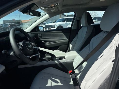 New 2025 Hyundai Elantra Limited image 9