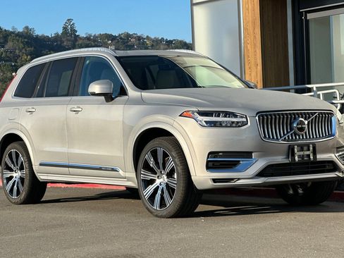 Used 2023 Volvo XC90 T8 Core image 9
